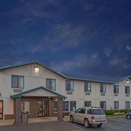 Delavan Inn And Suites Exteriér fotografie