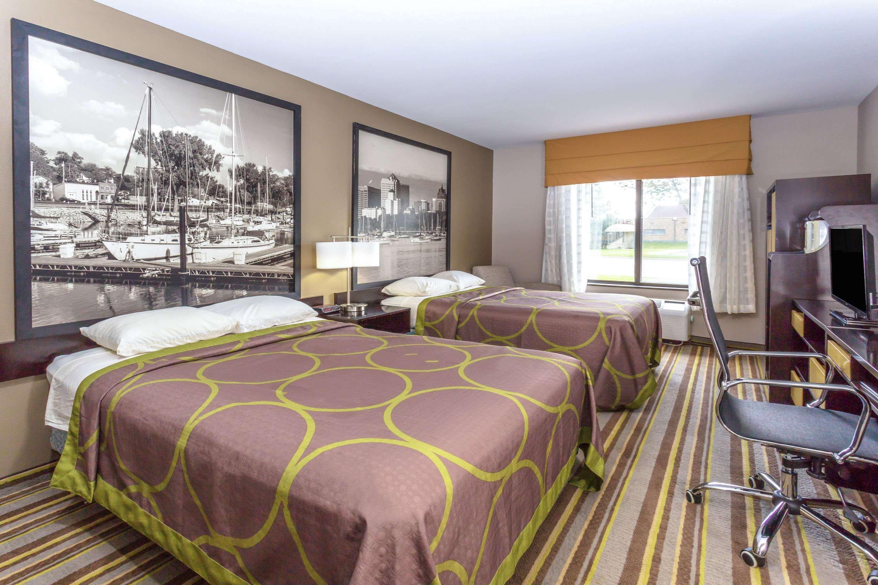 Delavan Inn And Suites Exteriér fotografie