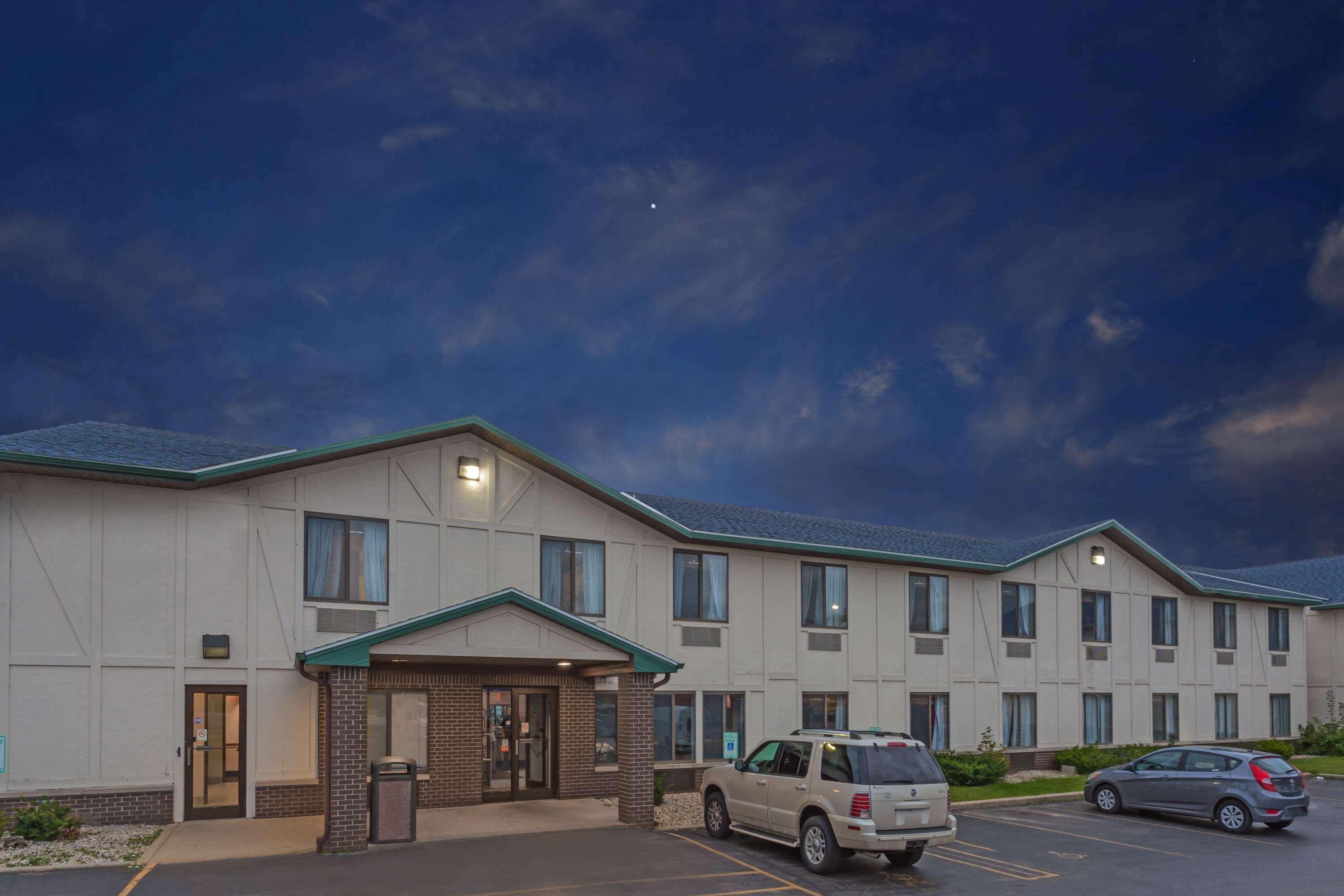 Delavan Inn And Suites Exteriér fotografie