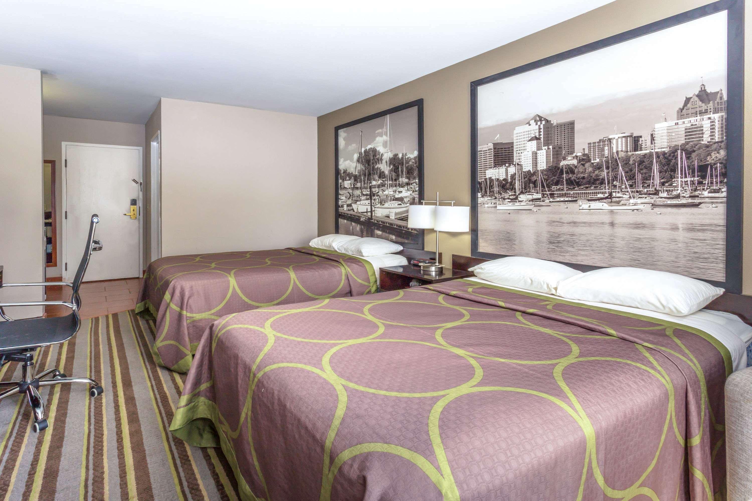 Delavan Inn And Suites Exteriér fotografie