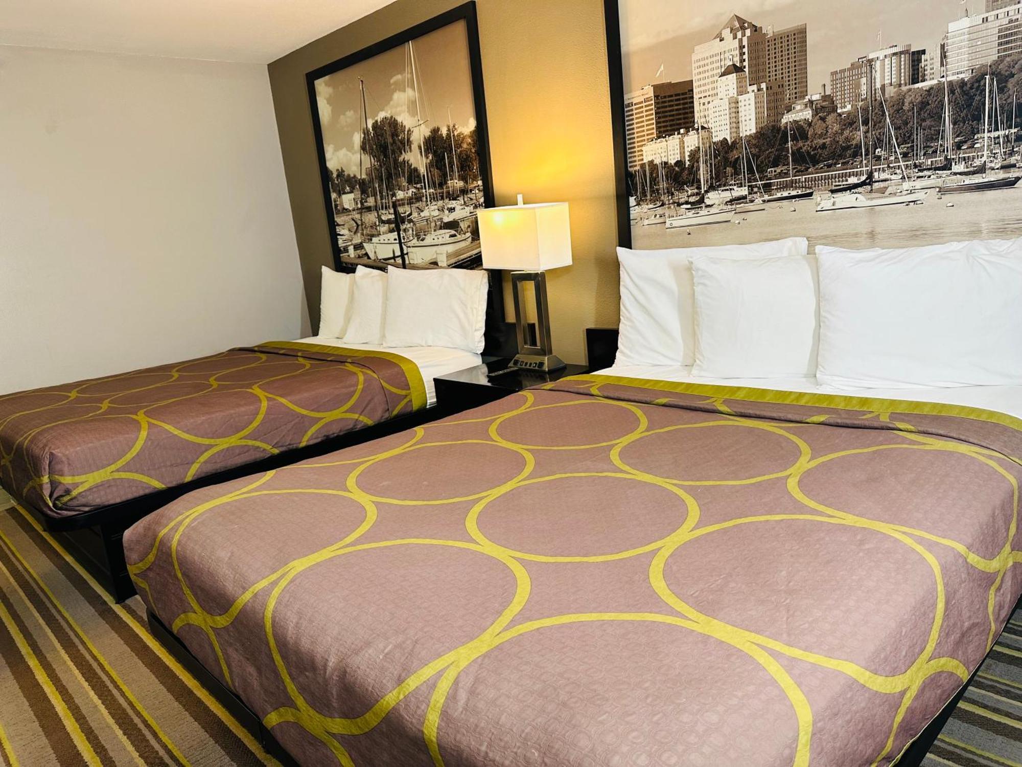 Delavan Inn And Suites Exteriér fotografie